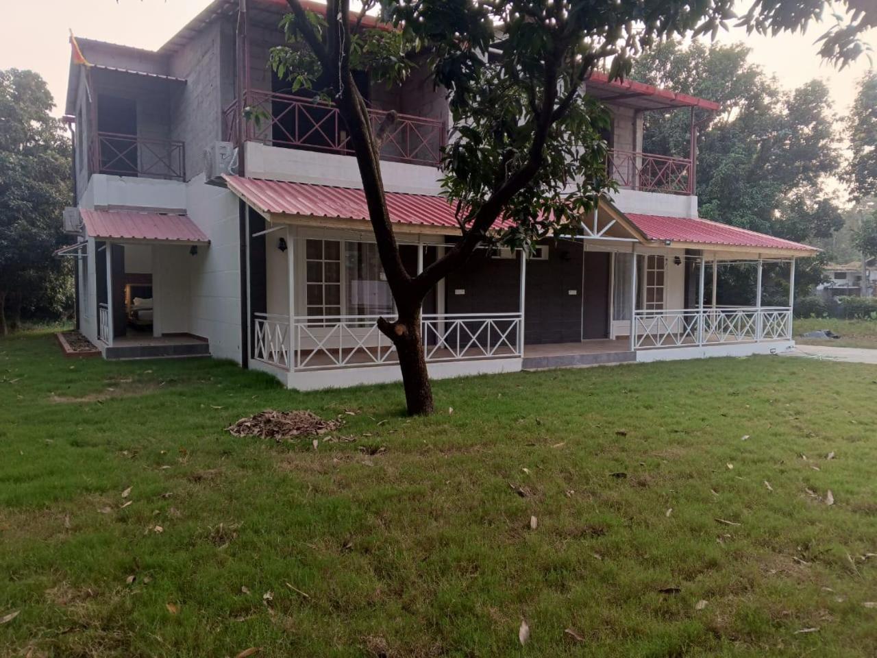 Red Roof Inn Рамнагар Экстерьер фото